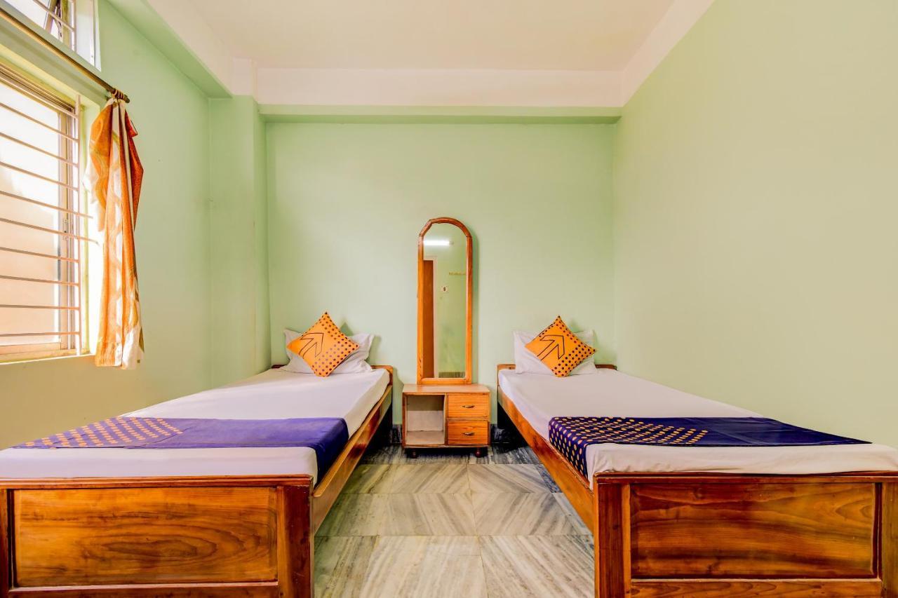 Oyo 63538 Hotel Lotus 1 Khanapara Экстерьер фото